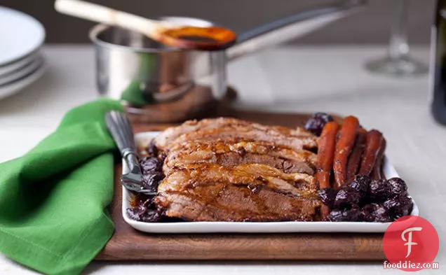 तीखा चेरी के साथ शराब-ब्रेज़्ड ब्रिस्केट