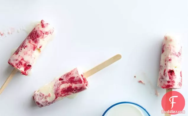 Strawberry-Vanilla Swirled Frozen Pops