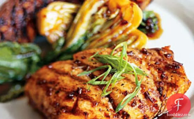 कोरियाई बारबेक्यू सॉस के साथ ग्रील्ड हलिबूट, बैंगन और बेबी बोक चोय