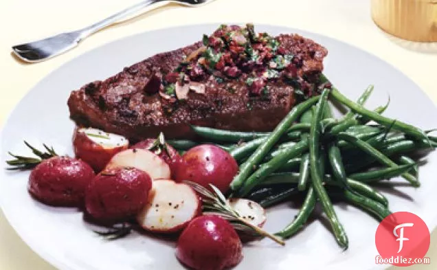 कलामाता-जैतून चिमिचुर्री के साथ घास खिलाया स्टेक