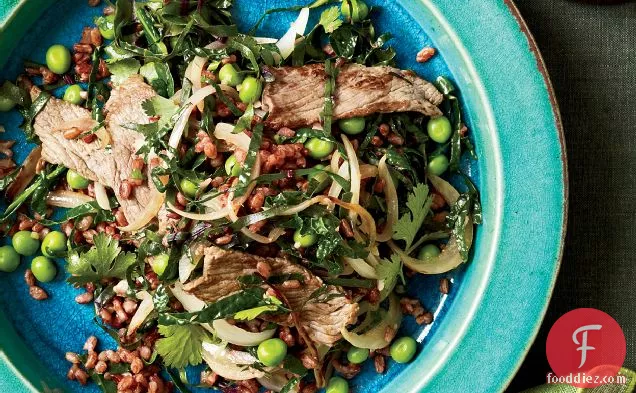 Stir-Fried Red Rice with Sliced Sirloin Steak and Peas
