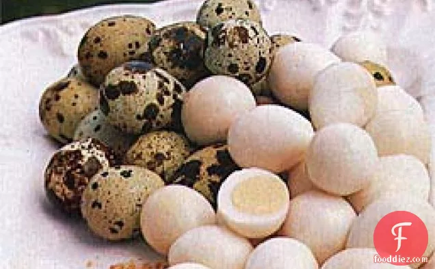 टोस्टेड-तिल नमक के साथ बटेर अंडे