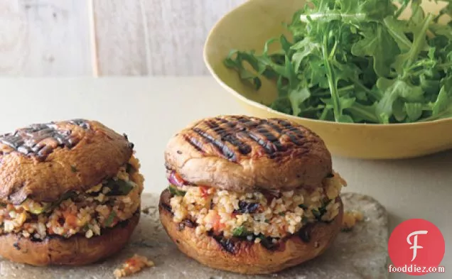 ग्रील्ड पोर्टबेला और बुलगुर सलाद