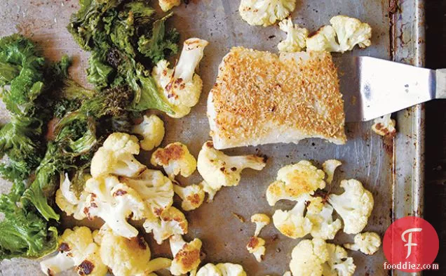 पिनहेड ओट-क्रस्टेड कैटफ़िश, भुना हुआ फूलगोभी और सरसों का साग, और नींबू क्रीम