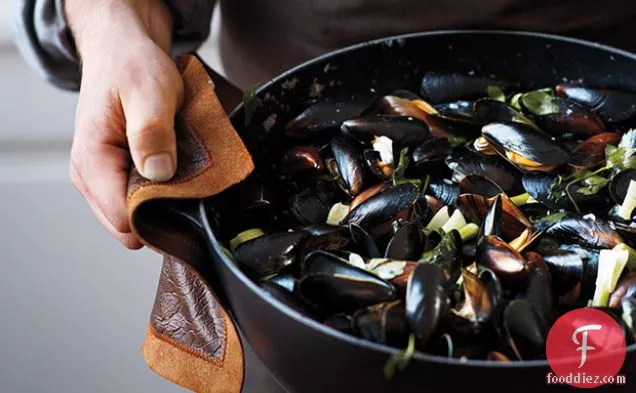 Mussels with Fennel and Lovage