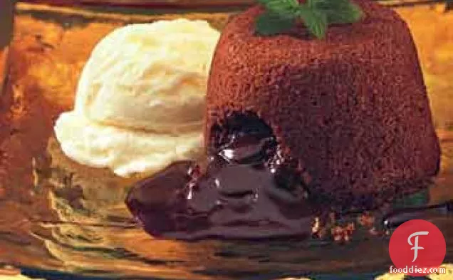 Molten Chocolate Cakes with Mint Fudge Sauce