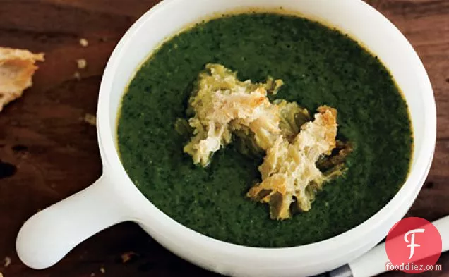 Lettuce Soup with Croutons