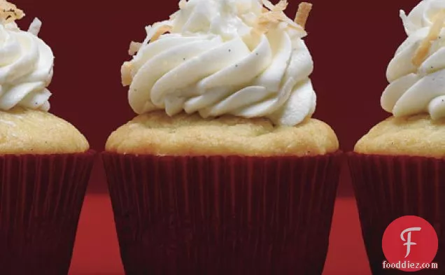 वेनिला बीन-नारियल फ्रॉस्टिंग के साथ नारियल कपकेक