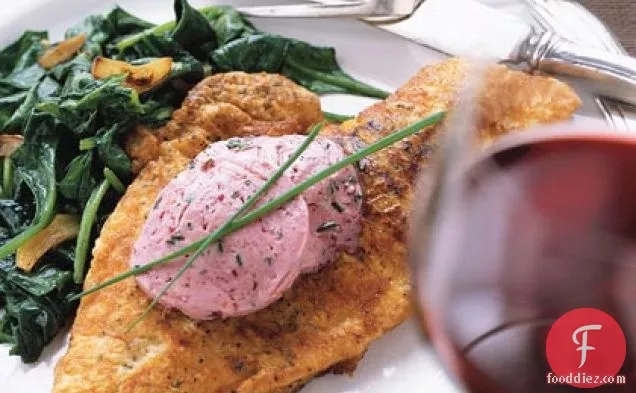 मुल्तानी ज़िनफंडेल मक्खन के साथ मुरझाए हुए पालक पर सॉटेड स्नैपर