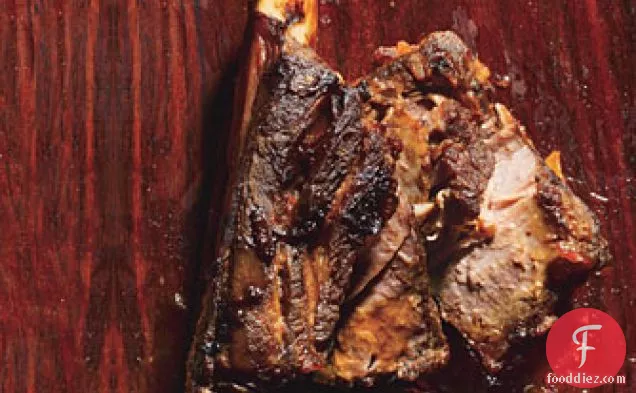 कॉफी-मैरीनेटेड बाइसन शॉर्ट रिब्स