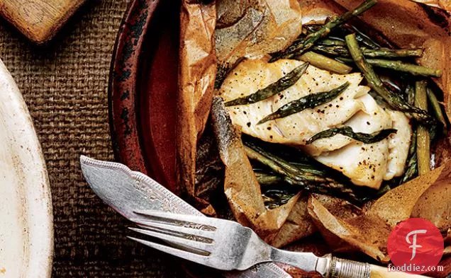 Fish Fillets in Parchment with Asparagus and Orange