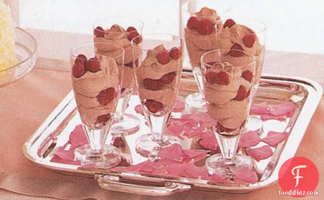 रास्पबेरी के साथ चॉकलेट मूस