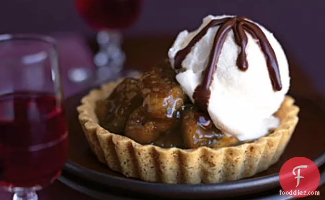 Caramelized-Banana Tartlets with Bittersweet Chocolate Port Sauce