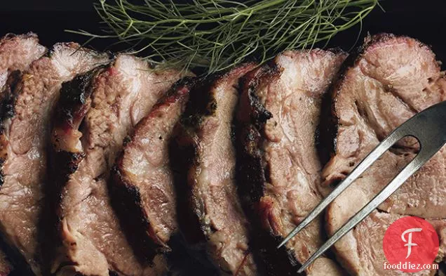 आलू सौंफ प्यूरी के साथ ब्रेज़्ड पोर्क शोल्डर