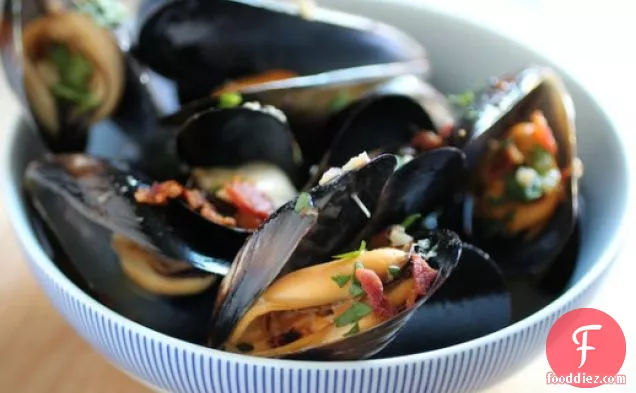 Beer-Steamed Mussels with Bacon