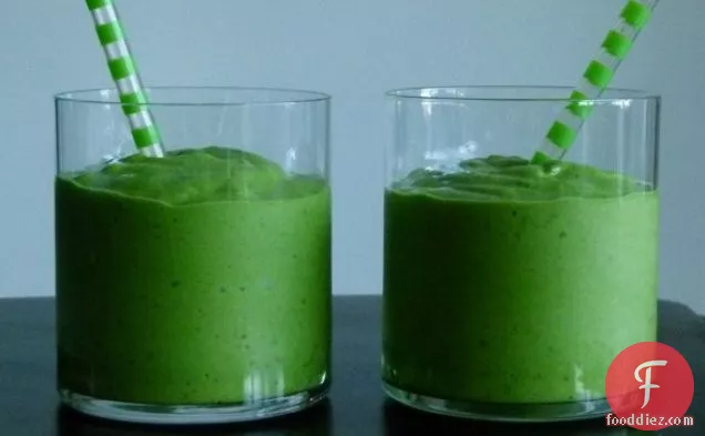 Spinach And Avocado Smoothie (aka “leprechaun Juice”)
