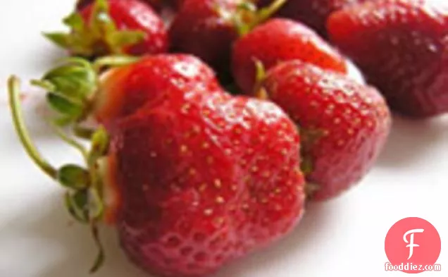 रात का खाना आज रात: पालक स्ट्रॉबेरी सलाद