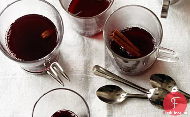 Mulled Pomegranate and Red Wine Punch