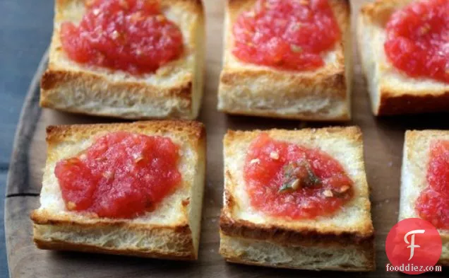 Pan con Tomate (Spanish-style Toast with Tomato)