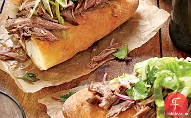 चार-घटक धीमी कुकर पॉट रोस्ट