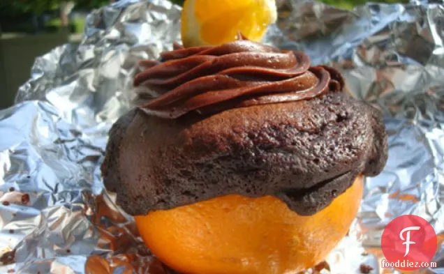 केकस्पी: नारंगी के गोले में ग्रील्ड चॉकलेट केक