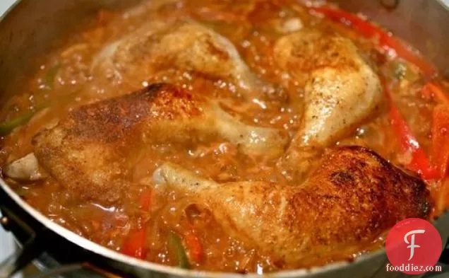 Easy Skillet Braised Chicken with Peppers and Paprika