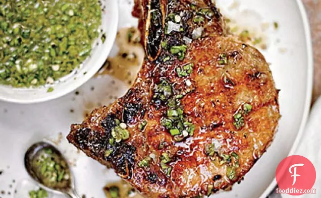 डबल मोटी कटौती पोर्क चॉप