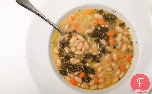 30-Minute Tuscan White Bean Soup