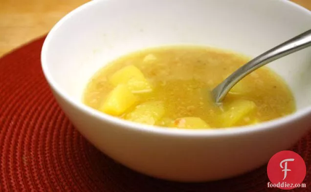 तले हुए बादाम के साथ आलू का सूप