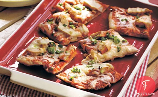 ग्रील्ड बीबीक्यू चिकन पिज्जा