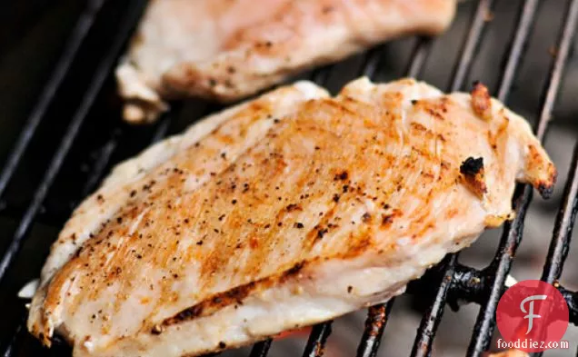 सबसे अच्छा रसदार ग्रील्ड बोनलेस स्किनलेस चिकन ब्रेस्ट