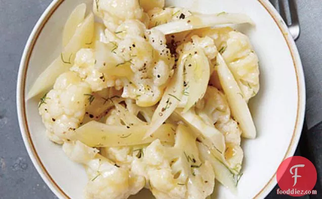 फूलगोभी और सौंफ डिजॉन-साइडर विनैग्रेट के साथ