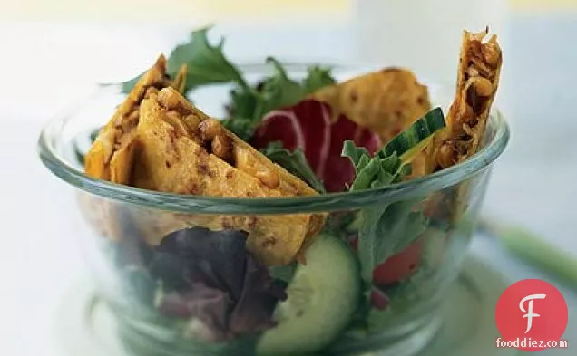 स्मोक्ड मोज़ेरेला के साथ मकई और धूप में सुखाया हुआ टमाटर क्साडिला