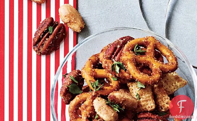 Sweet and Spicy Nut and Pretzel Mix