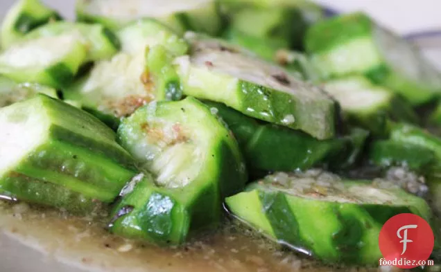 Steamed Luffa with Garlic and Chili Pepper Oil