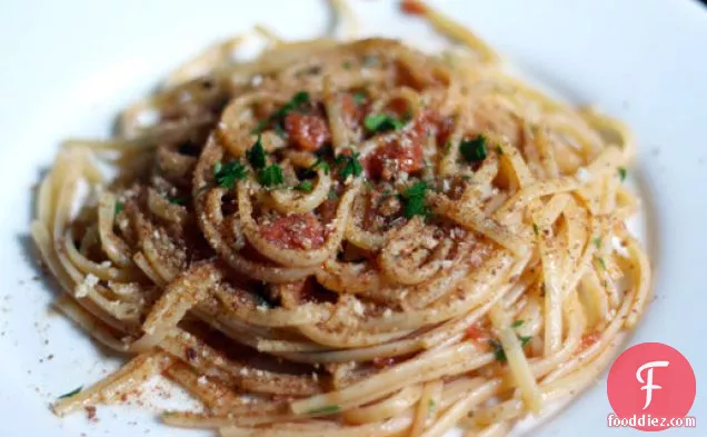 Dinner Tonight: Linguine with Heirloom Tomato, Capers, Anchovies, and Chile