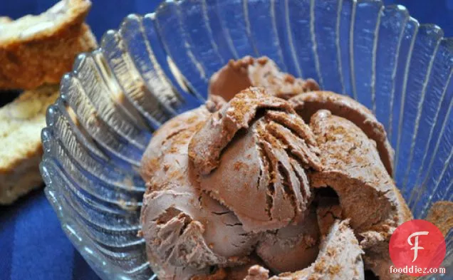 चॉकलेट दालचीनी आइसक्रीम