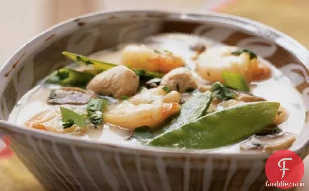 थाई झींगा और चिकन सूप