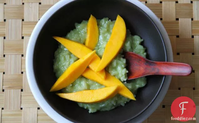Thai-Inspired Coconut-Pandan Rice Pudding with Fresh Mango