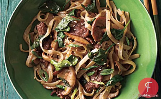 Stir-Fried Rice Noodles with Beef and Spinach