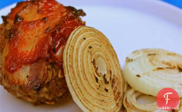 बियर पनीर के साथ भरवां ग्रील्ड, बेकन-टॉप मीटलाफ