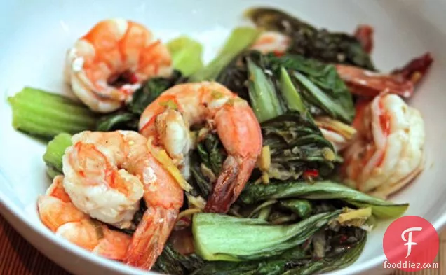 एशियाई साग के साथ निगेल स्लेटर का झींगा