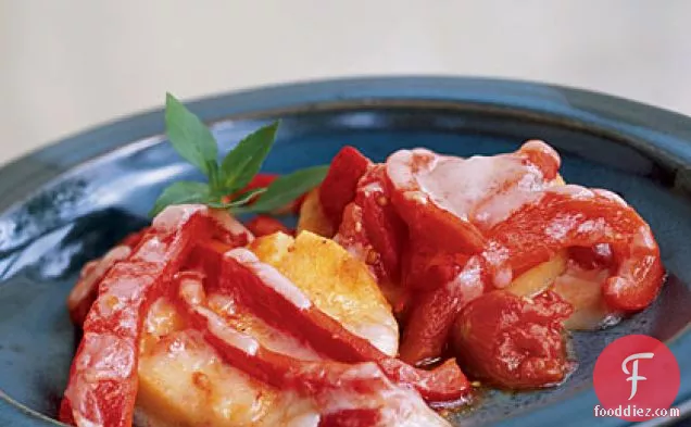 भुना हुआ लाल मिर्च और फोंटिना पनीर के साथ पोलेंटा