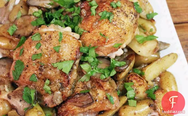 Skillet Chicken with Potatoes and Mushrooms