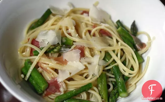 Linguini with Asparagus, Prosciutto, and Capers