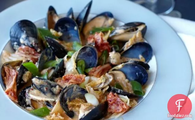 Red Curry Mussels with Kimchi Puree from 'The Kimchi Cookbook