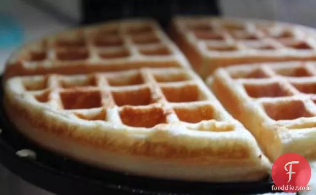 Gluten-Free Tuesday: Crisp and Easy Waffles