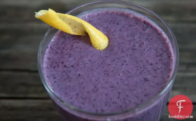 The Maine Squeeze (Blueberry, Oat, and Ginger Smoothie)