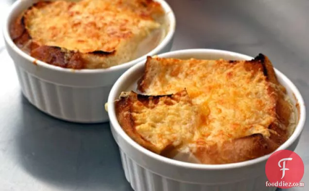 Dinner Tonight: Quick, Light French Onion Soup