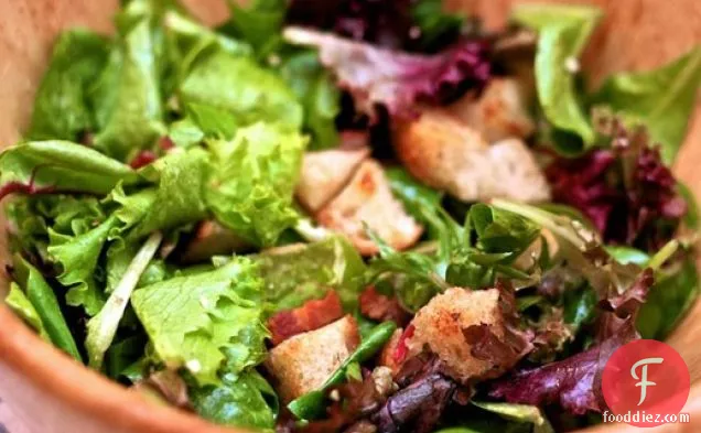 Dinner Tonight: French Bistro Salad with Bacon, Croutons, and Garlic